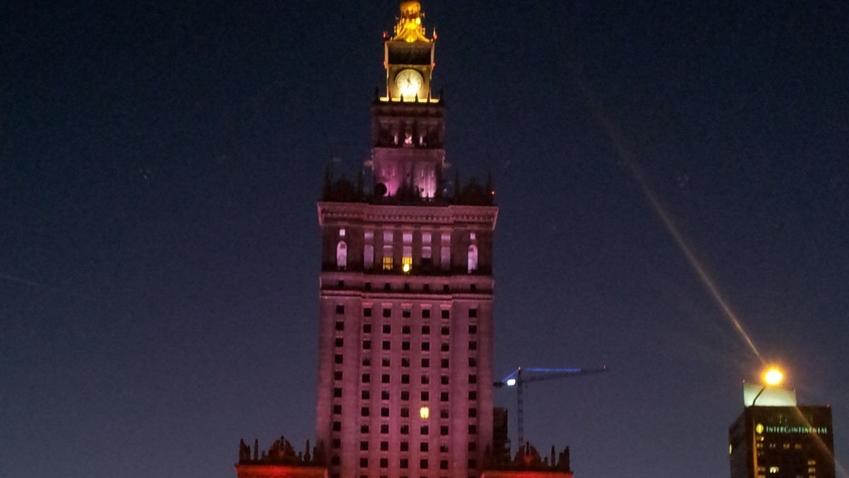 Prezydent Bronisław Komorowski, premier Donald Tusk, prezydent Warszawy Hanna Gronkiewicz-Waltz, szef Parlamentu Europejskiego Martin Schulz, przedstawiciele władz Izraela i organizacji żydowskich biorą udział w centralnych obchodach 70. rocznicy powstania w getcie warszawskim, które odbywają się pod Pomnikiem Bohaterów Getta.