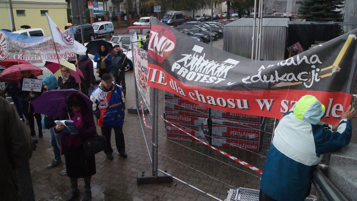 Olsztyn: nauczyciele protestowali przeciwko reformie edukacji