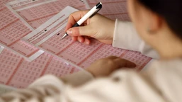 wielka wygrana w lotto. zwycięzca odnalazł kupon warty fortunę po 6 mi
