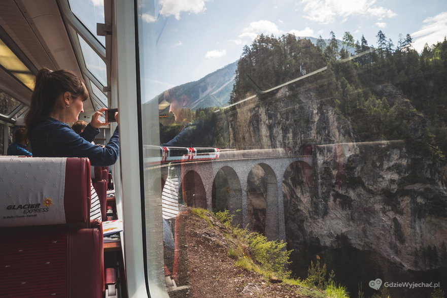 Niezwykła podróż pociągami przez Szwajcarię