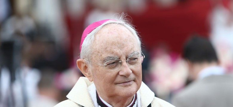 Abp Hoser: Świętokradztwo jest faktem codziennym, a kłamstwo stało się faktem społecznym