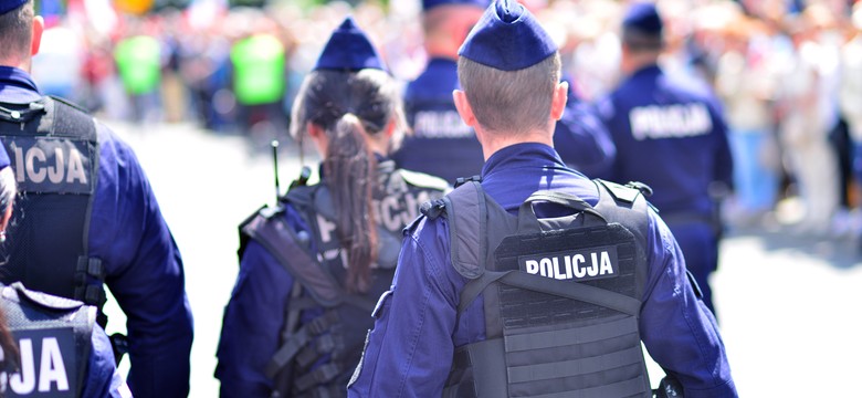 Zaufanie do policji leci w dół. Tylko jedna służba nie zawodzi Polaków