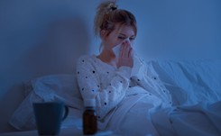 Dlaczego przeziębienie najsilniej dokucza nocą? Eksperci tłumaczą