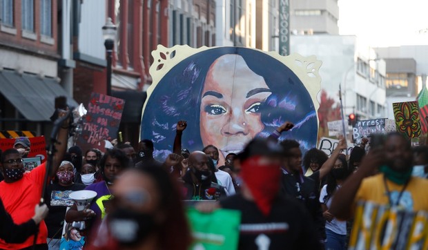 Briona Tejlor, protest u Luivilu 14. februara