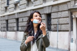 Koniec nakazu noszenia maseczek na ulicach. Jest decyzja władz kraju UE