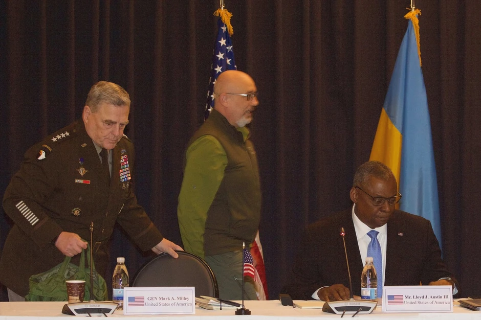 Sastanak u bazi Ramštajn (L-D) general Mark Mili, ukrajinski ministar Oleksij Reznikov i američki Lojd Ostin