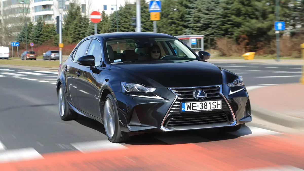 Lexus IS 300 - mocne wrażenia podczas jazdy gwarantowane