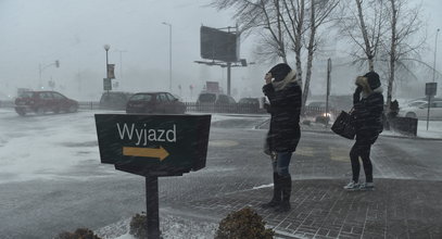 Kolejne ostrzeżenia IMGW. Intensywne opady śniegu i silny wiatr w wielu regionach Polski