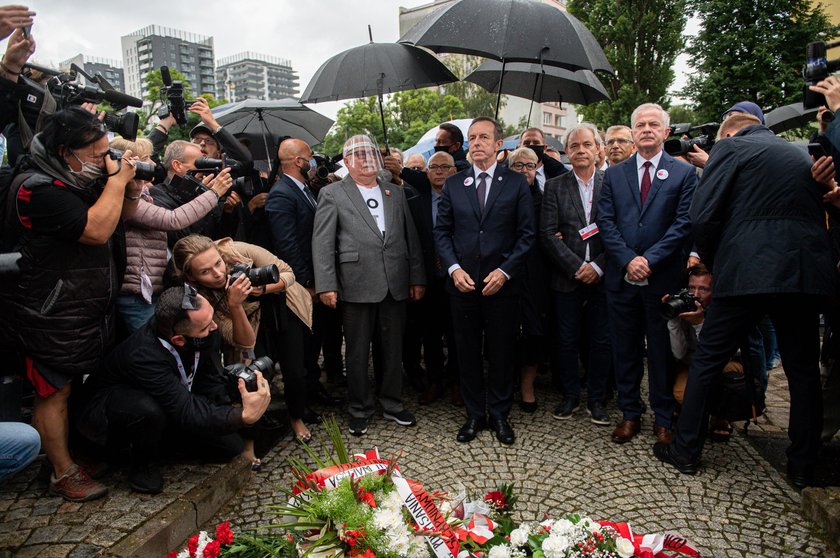 Narazili życie i zdrowie Wałęsy! Epidemiolog łapie się za głowę po obchodach Sierpnia'80