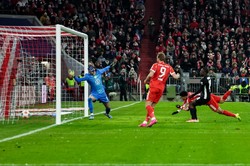 Koszmarny dzień bramkarza reprezentacji Polski. Grabara puścił osiem goli w meczu z Bayernem