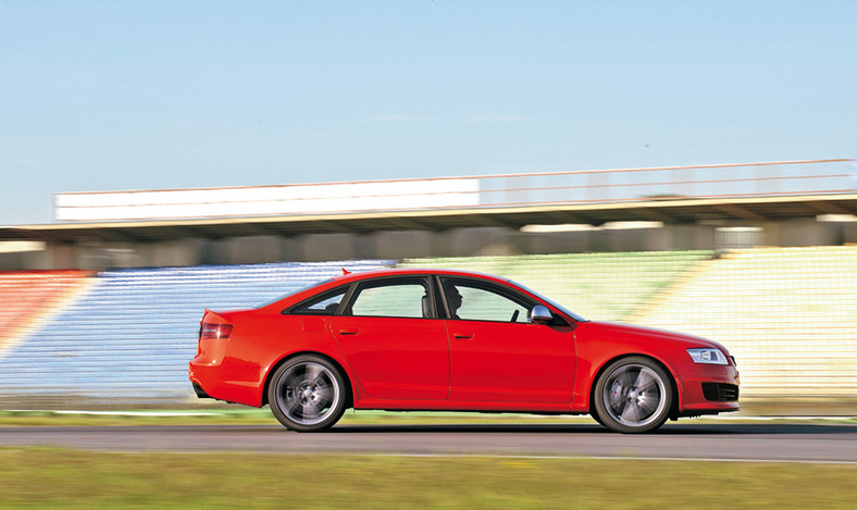 Audi RS6 kontra Mercedes E 63 AMG, BMW M5 i Jaguar XF - RockNroll, czyli 2122 KM