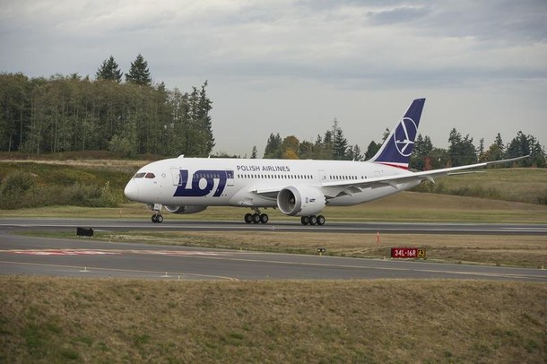 Boeing Dreamliner LOT pas startowy samolot