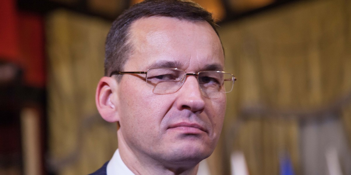 Wicepremier Morawiecki może mieć smutną minę? Niekoniecznie. Nie ulegajmy magii nominalnych liczb.