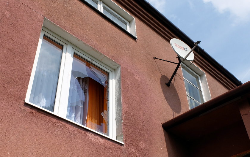 Wcześniej krewki bandyta wybił okna w rodzinnym domu