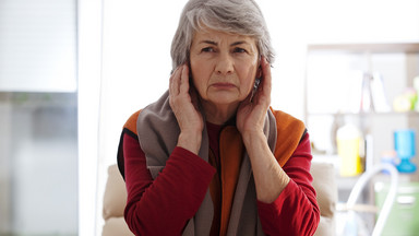Szum w uszach – czy leczenie domowe może pomóc?