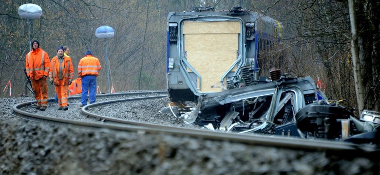 Niemcy: Dyspozytor doprowadził do katastrofy pociągów, bo grał na smartfonie