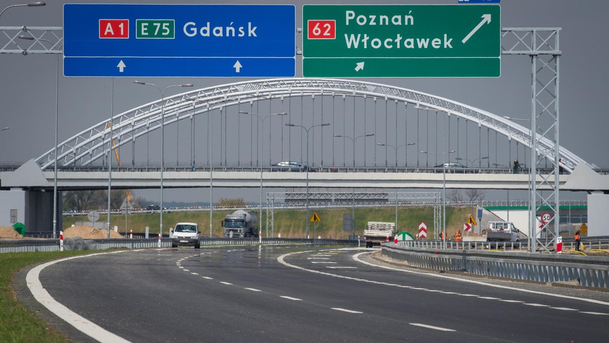 Przejazd autostradą A1 z Gdańska do Łodzi będzie możliwy już w środę - zapowiedział we wtorek premier Donald Tusk podczas spotkania z dziennikarzami.