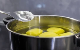sekret-idealnie-ugotowanych-ziemniakow-jedna-lyzka-dodana-do-garnka-czyni-cuda