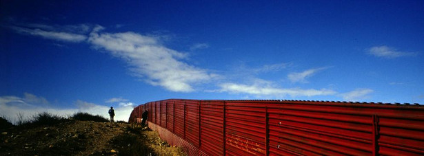 Mur na granicy, fot. Gustavo Graf/Bloomberg News
