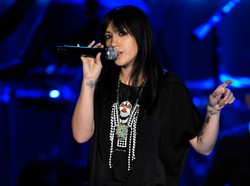 Ulubienica Santany gra głośną muzykę