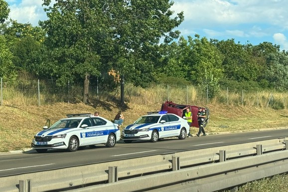 PREVRNUO SE JOŠ JEDAN AUTOMOBIL Nesreća kod Velikog Mokrog Luga: Policija na licu mesta (Video)
