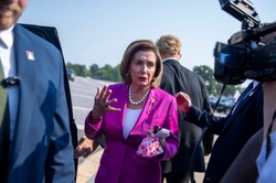 Burza wokół maseczek w USA. Pelosi nazwała lidera Republikanów "debilem"