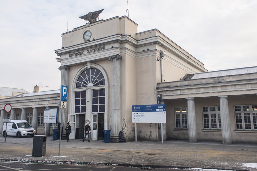 Od miesiąca naprawiają schody na Dworcu Zachodnim