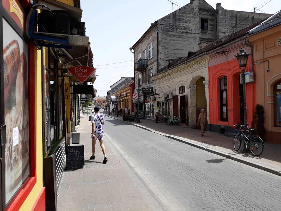 U centru Novog Sada nema hlada.