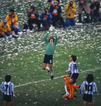 Ubaldo Fillol w meczu mistrzostw świata przeciwko Holandii w 1978 r.