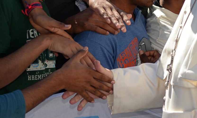 PAPIEŻ FRANCISZEK U UCHODŹCÓW NA LESBOS