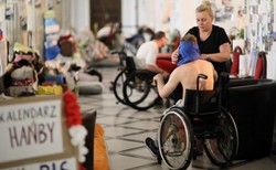 "Inwalido, licz na siebie". Ile kosztuje bycie niepełnosprawnym?