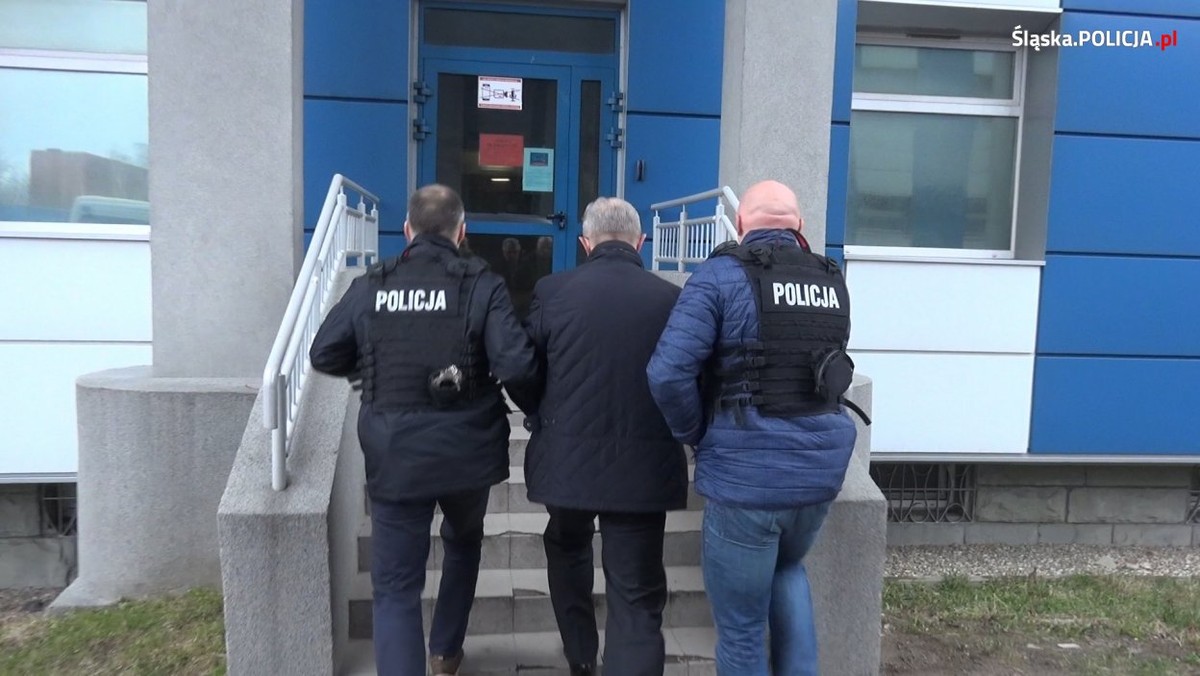 Policjanci zatrzymali pięć osób, którym przedstawiono zarzuty dotyczące niegospodarności w kopalni Mysłowice-Wesoła na Śląsku. To m.in. osoby zajmujące kierownicze stanowiska. Straty do jakich mieli doprowadzić, szacowane są na blisko 22 mln złotych. To jedna z największych tego typu spraw dotycząca branży górniczej, wykryta przez organy ścigania w ostatnich latach.