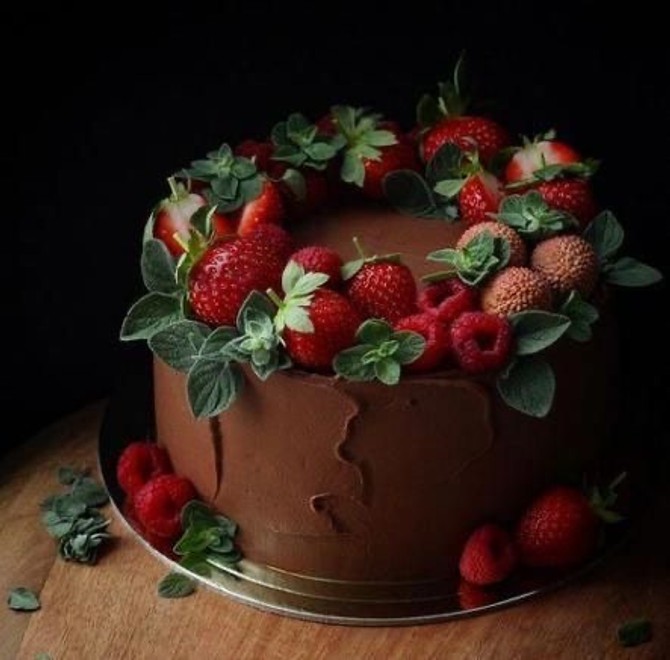 Torta sa čokoladom i malinama