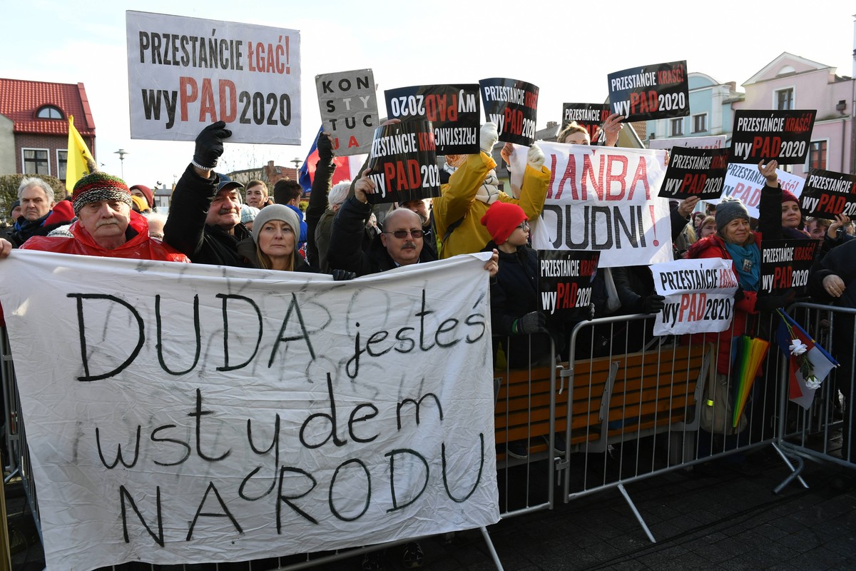 Protesty przeciw Andrzejowi Dudzie