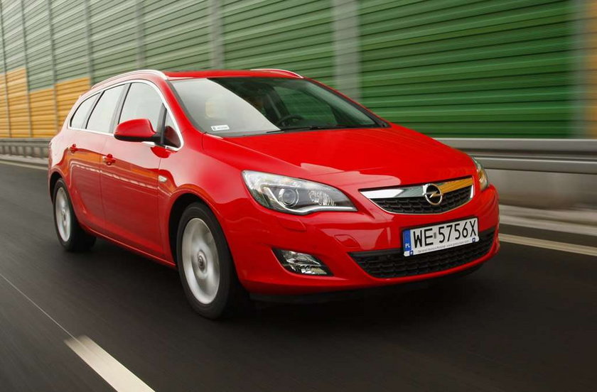 Kia cee'd SW kontra Opel Astra Sports Tourer: czy koreańskie kombi może być lepsze od niemieckiego?