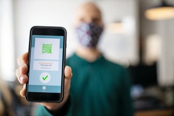 EESZT applikáció: ne várjon a védettségi igazolványra, elég a mobil is!