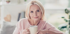 Brała hormony na objawy menopauzy. Naukowcy odkryli ważną różnicę. Ten rodzaj terapii zwiększa ryzyko raka