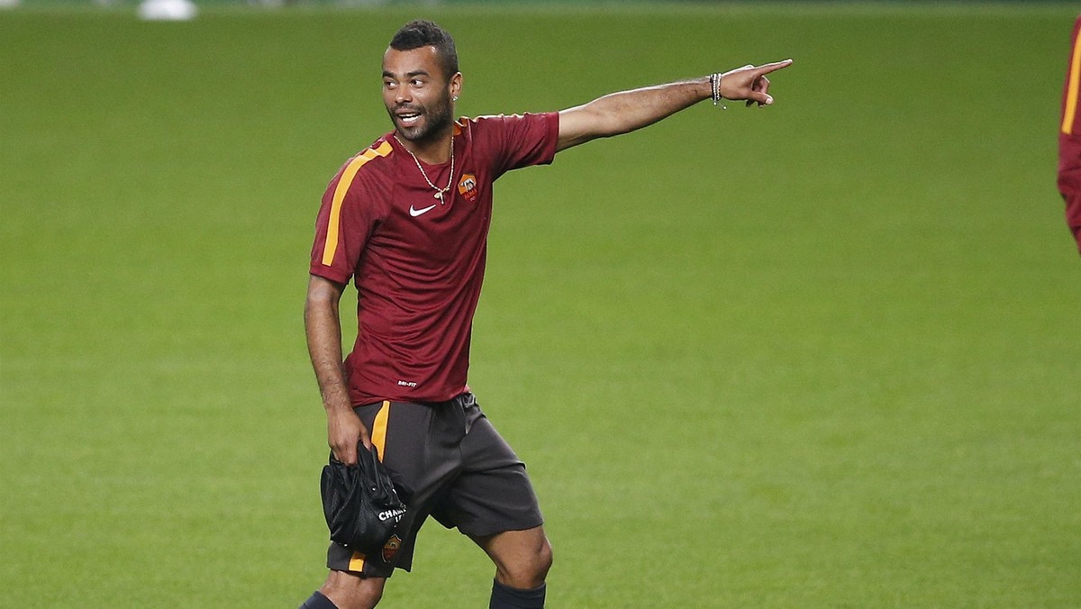 Kiedy latem Ashley Cole na zasadzie wolnego transferu przeniósł się z Chelsea do AS Romy działacze rzymskiego klubu oraz trener Rudii Garcia nie ukrywali, że dokonali świetnej transakcji. Doświadczenie byłego reprezentanta Anglii miało zaprocentować w europejskich pucharach i scementować defensywę. Jednak tak się nie stało - piłkarz jest krytykowany i może opuścić zespół już w styczniu.