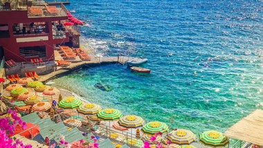 włochy walczą z nadmierną turystyką. słynna wyspa wprowadza  ogranicza dla turystów