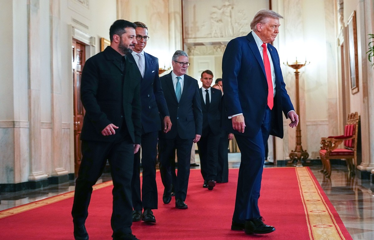 W poniedziałek prezydent USA Donald Trump przyjął w Białym Domu prezydenta Ukrainy Wołodymyra Zełenskiego. Następnie obaj rozmawiali z przybyłymi do Waszyngtonu liderami europejskimi, wśród niech nie było przedstawiciela Polski