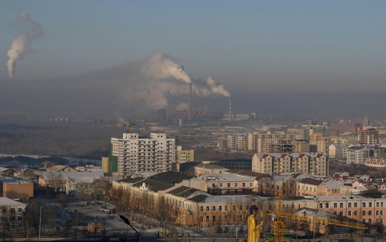 Mongolia - zimowy smog nad Ułan Bator