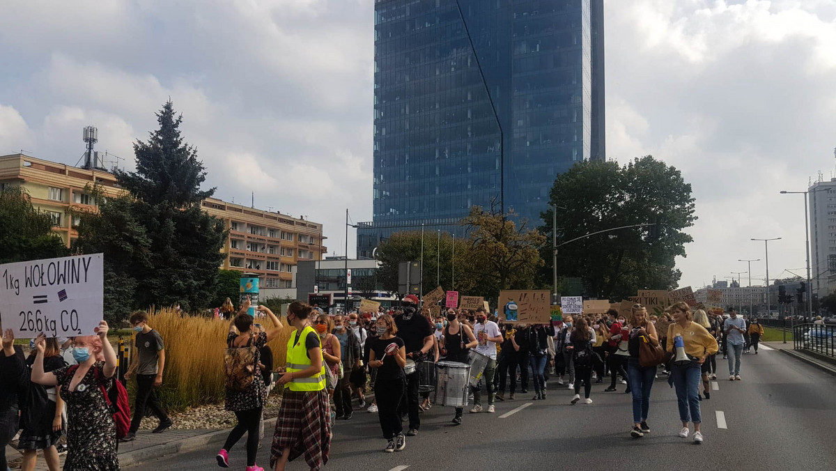 Gdańsk. Manifestacja z hasłami ratowania planety i niszczenia kapitalizmu