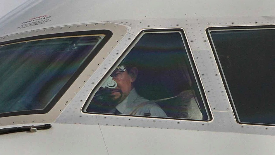 Sultan od Bruneja je profesionalni pilot, pa nije retkost da baš on sedne u pilotsku kabinu svog aviona