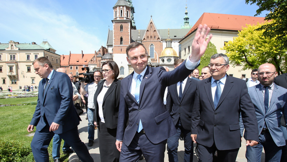 Kandydat PiS na prezydenta Andrzej Duda apelował dziś do wyborców Pawła Kukiza, który zdobył niemal 21 proc. poparcia. Jeśli oczekiwaliście w Polsce zmiany, oddajcie głos na mnie, tylko na gwarantuję zmianę - mówił.