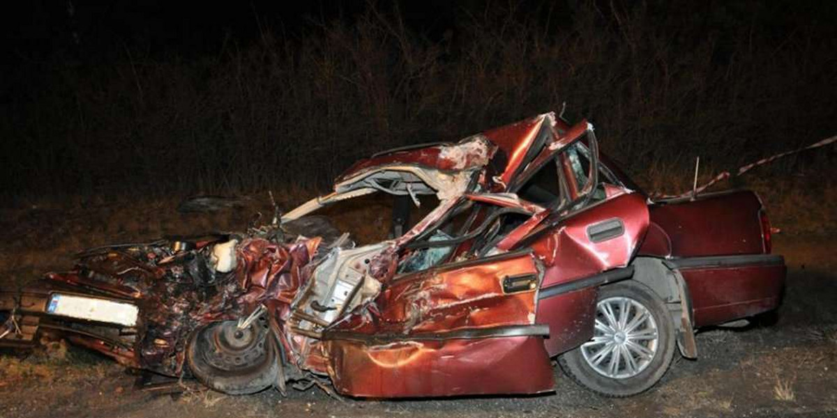 Potworny wypadek. 1 osoba nie żyje, trzy są ranne