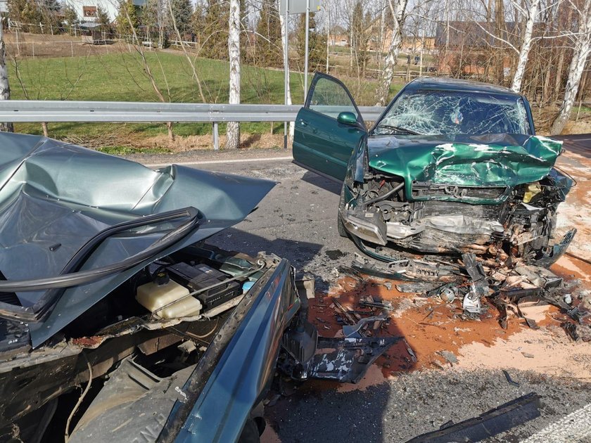 Makabryczny wypadek. 4 osoby ranne. Dwa śmigłowce w akcji