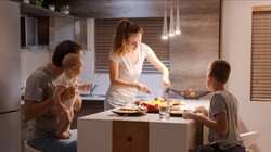 O tej godzinie najlepiej jeść kolację. Schudniesz i unikniesz problemów ze snem