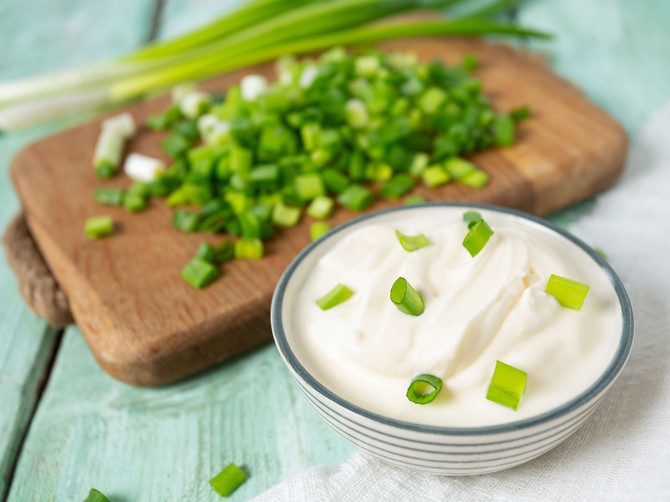 Salata od mladog luka sa pavlakom savršeno ide uz sve: Recept za zvezdu uskršnje trpeze