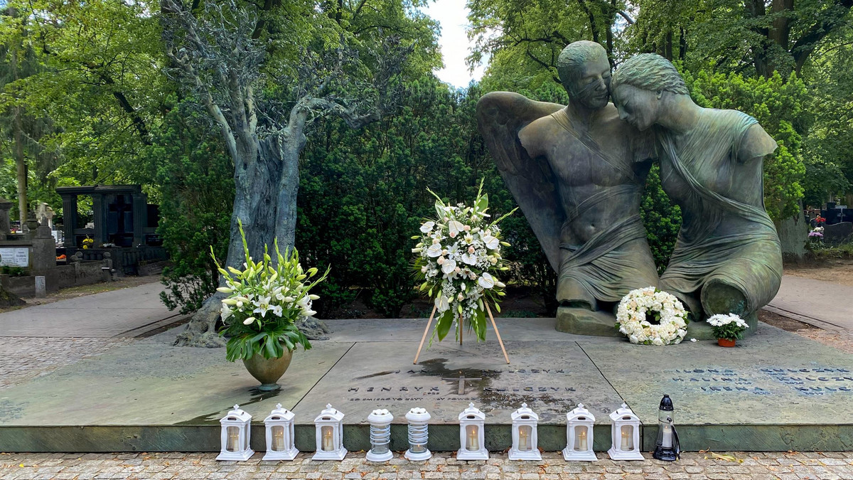 Tak wyglądał grób miliardera Jana Kulczyka w jego urodziny. Jeden szczegół od razu przykuwa uwagę