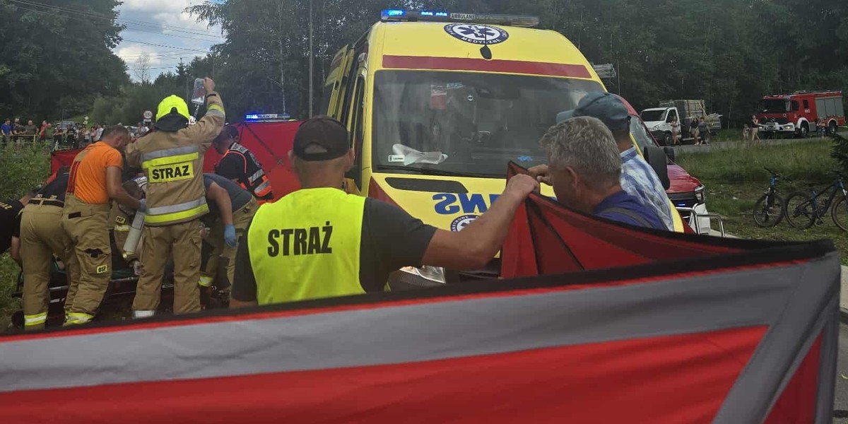 Los rescatistas lucharon por salvar la vida del pasajero. Se estaban realizando maniobras de reanimación.